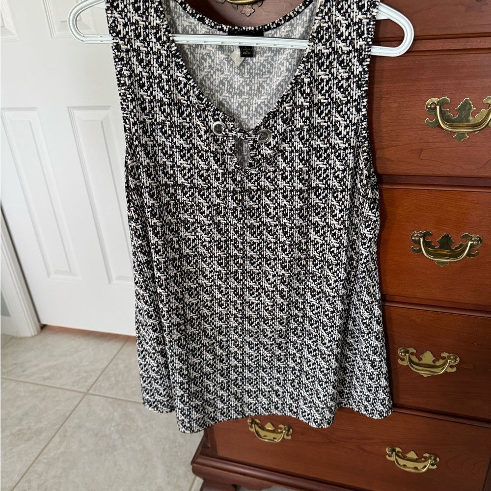 Black and White Sleeveless Top